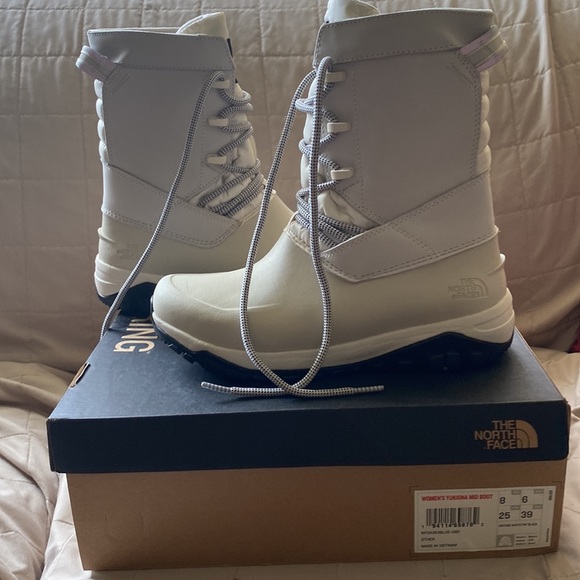 The North Face Yukiona Snow Boots - Picture 2 of 11